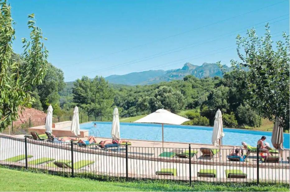 Joli F2 Saint Endreol HAMEAU PALAYSON Var La Motte Extérieur photo