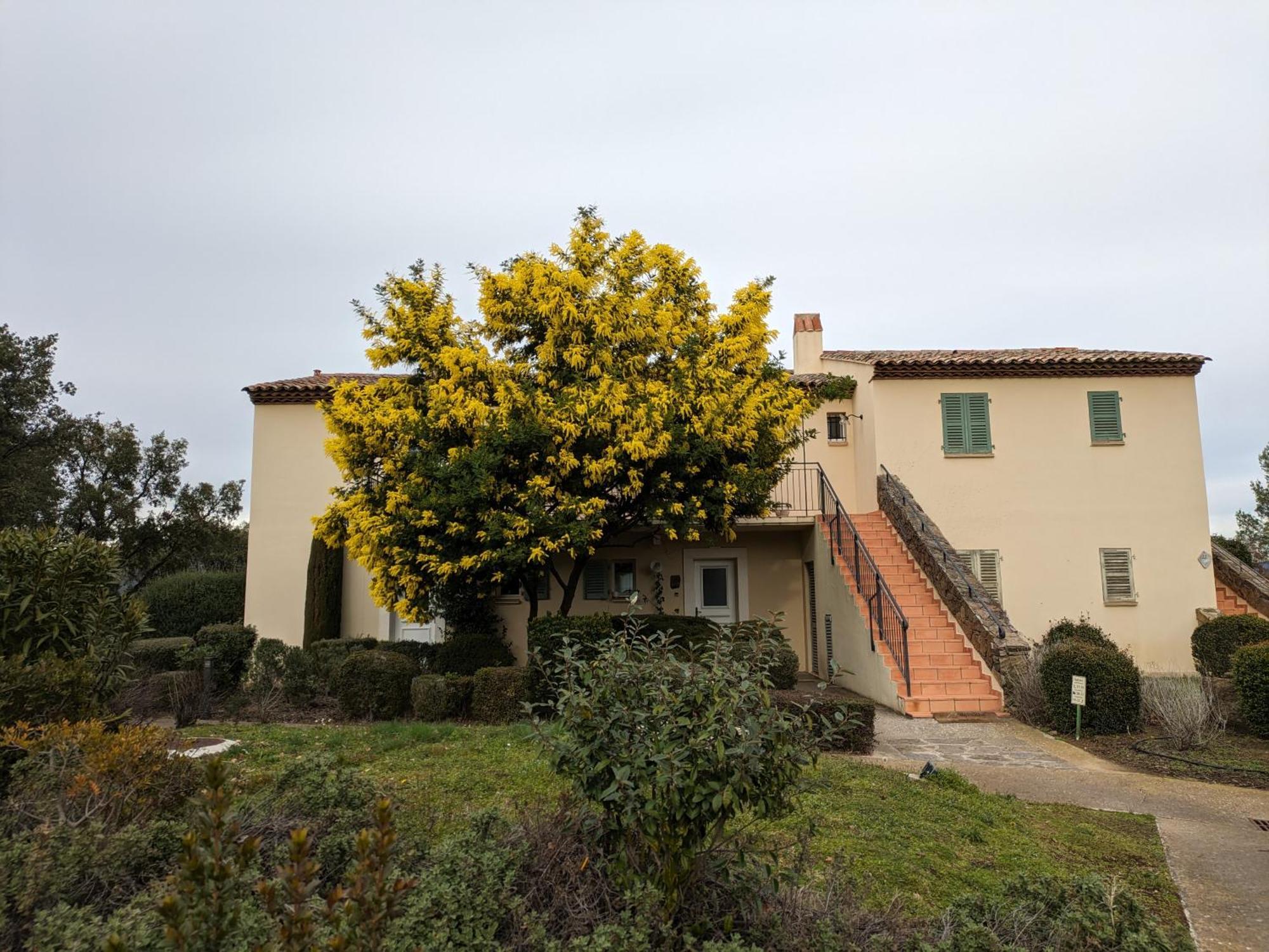 Joli F2 Saint Endreol HAMEAU PALAYSON Var La Motte Extérieur photo